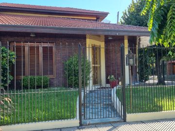 APTO CREDITO, CHALET 4 AMBIENTES, BARRIO PARQUE CALCHAQUI