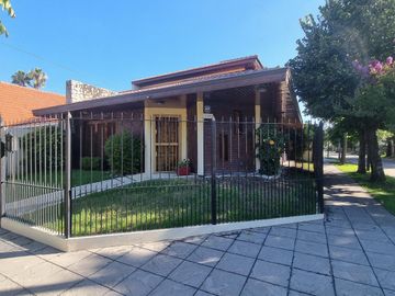 APTO CREDITO, CHALET 4 AMBIENTES, BARRIO PARQUE CALCHAQUI
