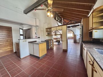 Venta casa 5 habitaciones Mendoza