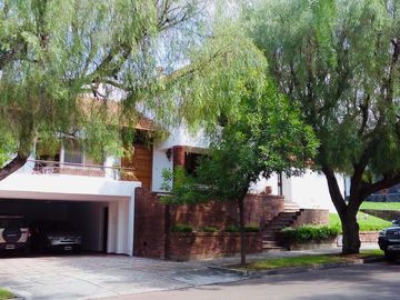 Venta casa 5 habitaciones Mendoza