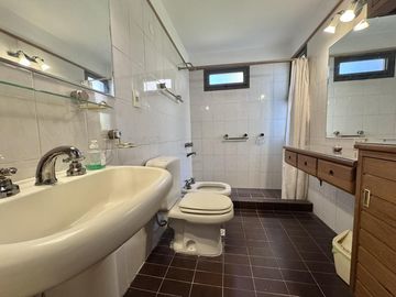 Venta casa 5 habitaciones Mendoza