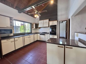 Venta casa 5 habitaciones Mendoza
