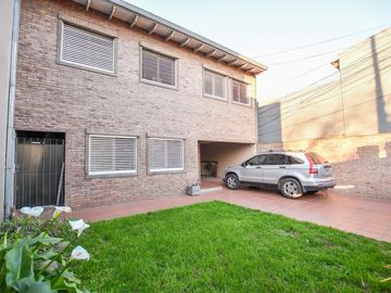Casa en venta tres dormitorios y pileta Tolosa