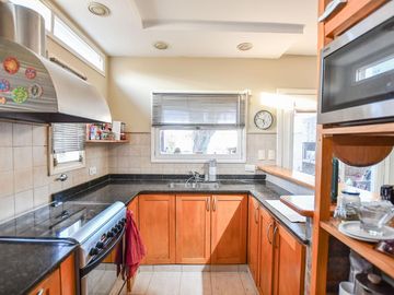 Casa en venta tres dormitorios y pileta Tolosa