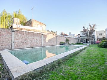 Casa en venta tres dormitorios y pileta Tolosa