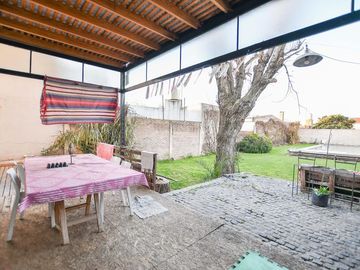Casa en venta tres dormitorios y pileta Tolosa