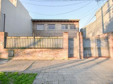 Casa en venta tres dormitorios y pileta Tolosa