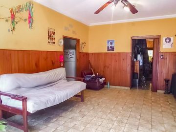 Casa 3 dormitorios con cochera y patio