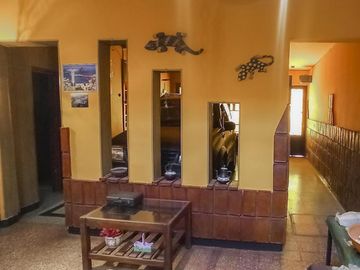 Casa 3 dormitorios con cochera y patio