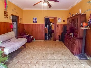Casa 3 dormitorios con cochera y patio