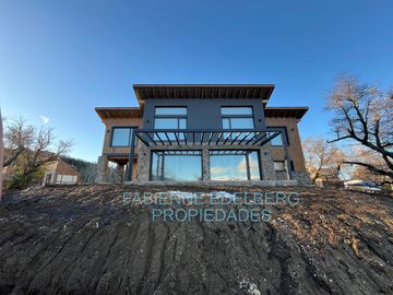 Excelente casa con impactante vista