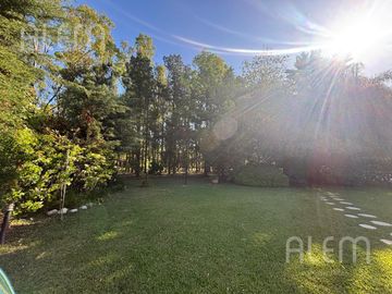 Hermosa Casa en  Echeverria del Lago.
