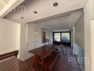 Hermosa Casa en  Echeverria del Lago.