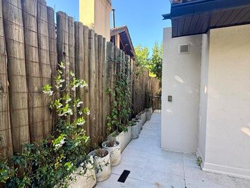 Hermosa Casa en  Echeverria del Lago.