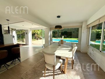 Hermosa Casa en  Echeverria del Lago.