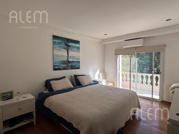 Hermosa Casa en  Echeverria del Lago.