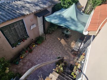 Casa a pasos estación Don Bosco, impecable