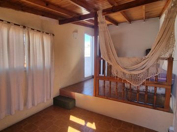 Casa a pasos estación Don Bosco, impecable