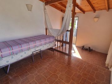 Casa a pasos estación Don Bosco, impecable