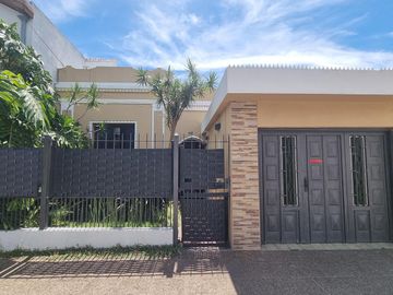 Casa a pasos estación Don Bosco, impecable