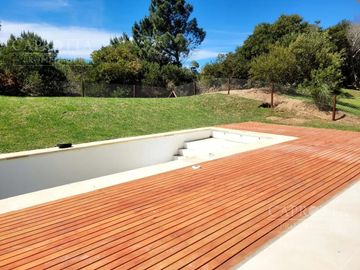 Casa en  Venta ubicada en Costa Esmeralda, Barrio Senderos III