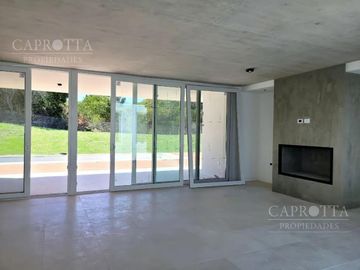 Casa en  Venta ubicada en Costa Esmeralda, Barrio Senderos III