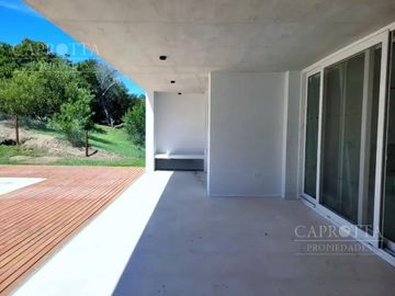 Casa en  Venta ubicada en Costa Esmeralda, Barrio Senderos III