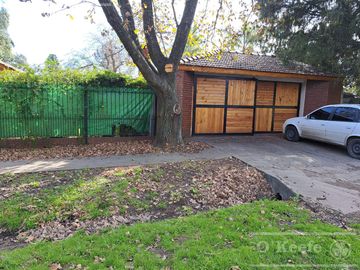 Quinta en venta con pileta y garage en el Pato (Berazategui) sobre lote de 895m2 Apto credito!!