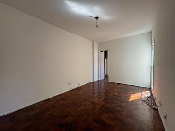 Venta. Departamento. 2 ambientes. Super Luminoso. Almagro.