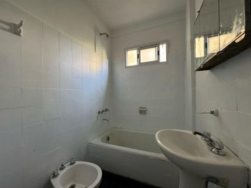Venta. Departamento. 2 ambientes. Super Luminoso. Almagro.