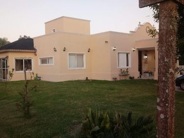 Casa en venta - 2 Dormitorios 2 Baños - Cochera - 684Mts2 - Florencio Varela