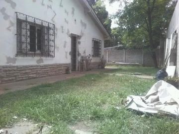 Casa Quinta en venta - 3 Dormitorios 1 Baño - Cochera - 1.020Mts2 - Glew, Almirante Brown
