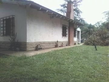 Casa Quinta en venta - 3 Dormitorios 1 Baño - Cochera - 1.020Mts2 - Glew, Almirante Brown