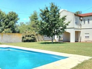 Casa en venta - 3 Dormitorios 2 Baños - Cochera - 900Mts2 - General Belgrano