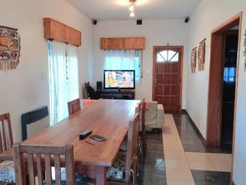 Casa en venta - 3 Dormitorios 2 Baños - Cochera - 900Mts2 - General Belgrano