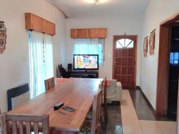 Casa en venta - 3 Dormitorios 2 Baños - Cochera - 900Mts2 - General Belgrano