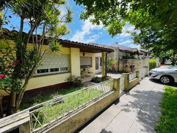 Casa de 3 ambientes en excelente lote en venta, en Boulogne.