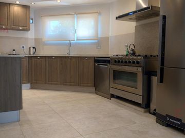 VENTA- HERMOSO DUPLEX DE 3 DORMITORIOS C/ GARAGE PARA 2 AUTOS