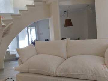 VENTA- HERMOSO DUPLEX DE 3 DORMITORIOS C/ GARAGE PARA 2 AUTOS