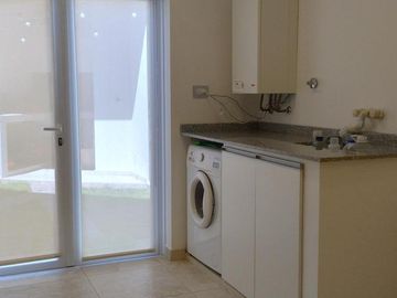 VENTA- HERMOSO DUPLEX DE 3 DORMITORIOS C/ GARAGE PARA 2 AUTOS