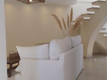 VENTA- HERMOSO DUPLEX DE 3 DORMITORIOS C/ GARAGE PARA 2 AUTOS