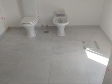 VENTA- HERMOSO DUPLEX DE 3 DORMITORIOS C/ GARAGE PARA 2 AUTOS