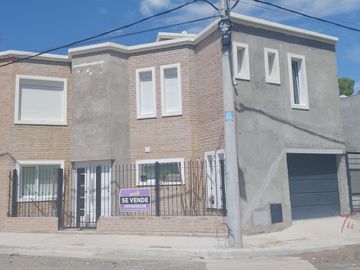 VENTA- HERMOSO DUPLEX DE 3 DORMITORIOS C/ GARAGE PARA 2 AUTOS