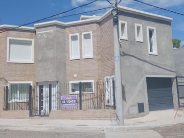 VENTA- HERMOSO DUPLEX DE 3 DORMITORIOS C/ GARAGE PARA 2 AUTOS