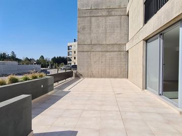 VENTA DEPARTAMENTO OCHO SAUCES  3 DORMITORIOS CON PATIO Y COCHERA -  ESTRENAR FUNES