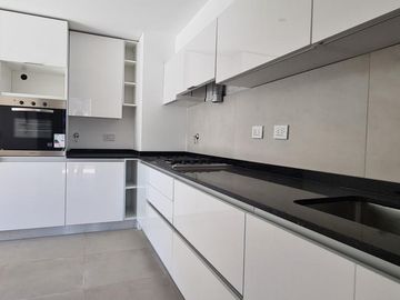 VENTA DEPARTAMENTO OCHO SAUCES  3 DORMITORIOS CON PATIO Y COCHERA -  ESTRENAR FUNES