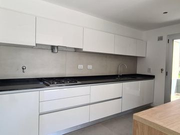 VENTA DEPARTAMENTO OCHO SAUCES  3 DORMITORIOS CON PATIO Y COCHERA -  ESTRENAR FUNES