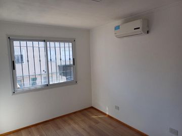 PH en venta - 2 Dormitorios 1 Baño - Cochera - 110Mts2 - Burzaco