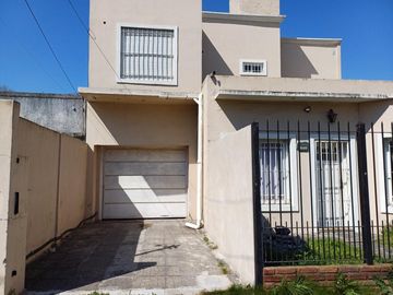 PH en venta - 2 Dormitorios 1 Baño - Cochera - 110Mts2 - Burzaco