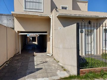 PH en venta - 2 Dormitorios 1 Baño - Cochera - 110Mts2 - Burzaco